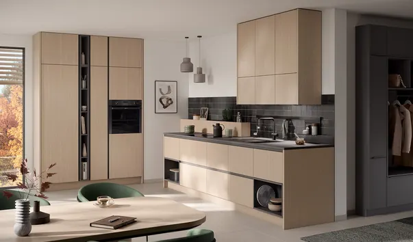 Cuisine en chêne clair avec structure bois