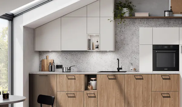 Cuisine en orme avec façades gris sable